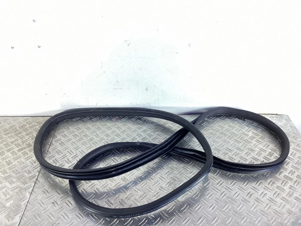 Tagaukse tihend (kere pool) – Mercedes-Benz ML-klass W166 (2012-2017)