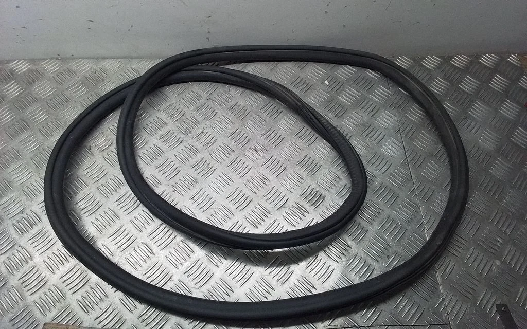 Tagaukse tihend (kere pool) – Porsche Macan (95B) (2014-2018)