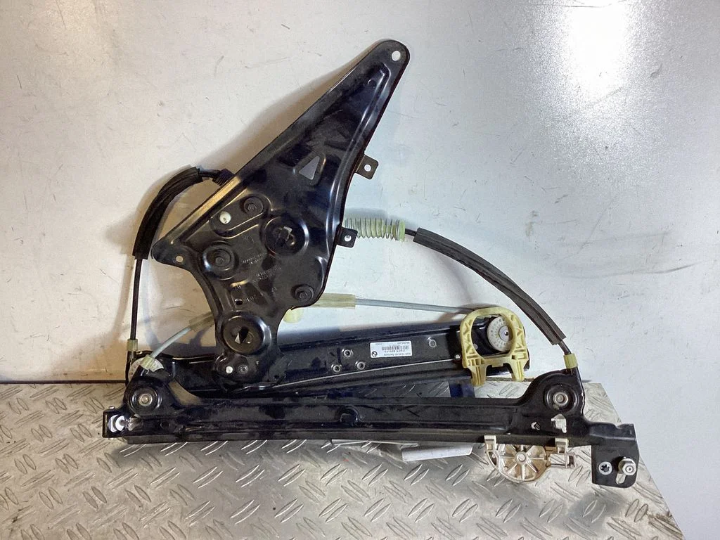Rear door window regulator with motor 7275400