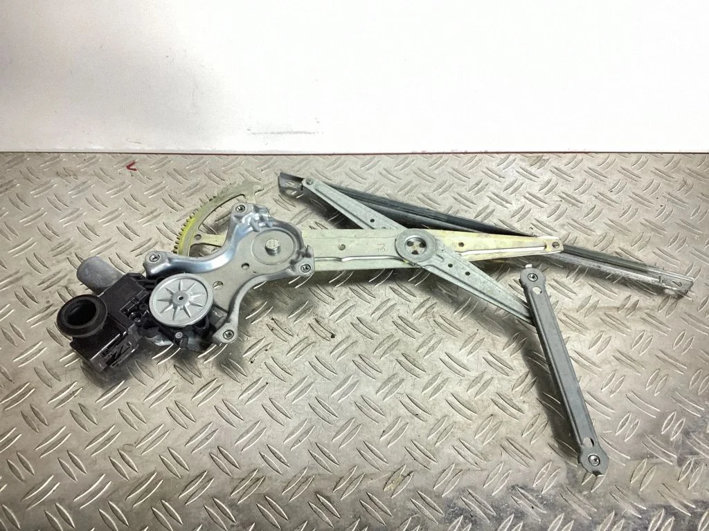 Rear door window regulator with motor – Lexus RX 450H (2016-)