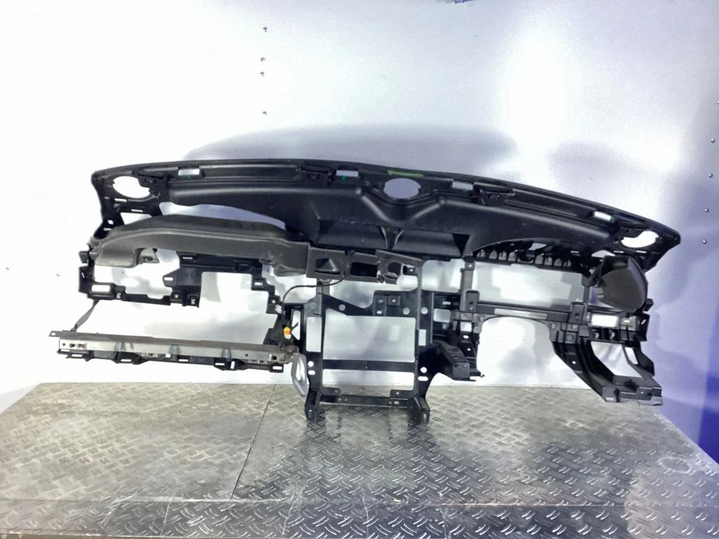 Armatuurlaua ristraam – Tesla Model S (2012-)
