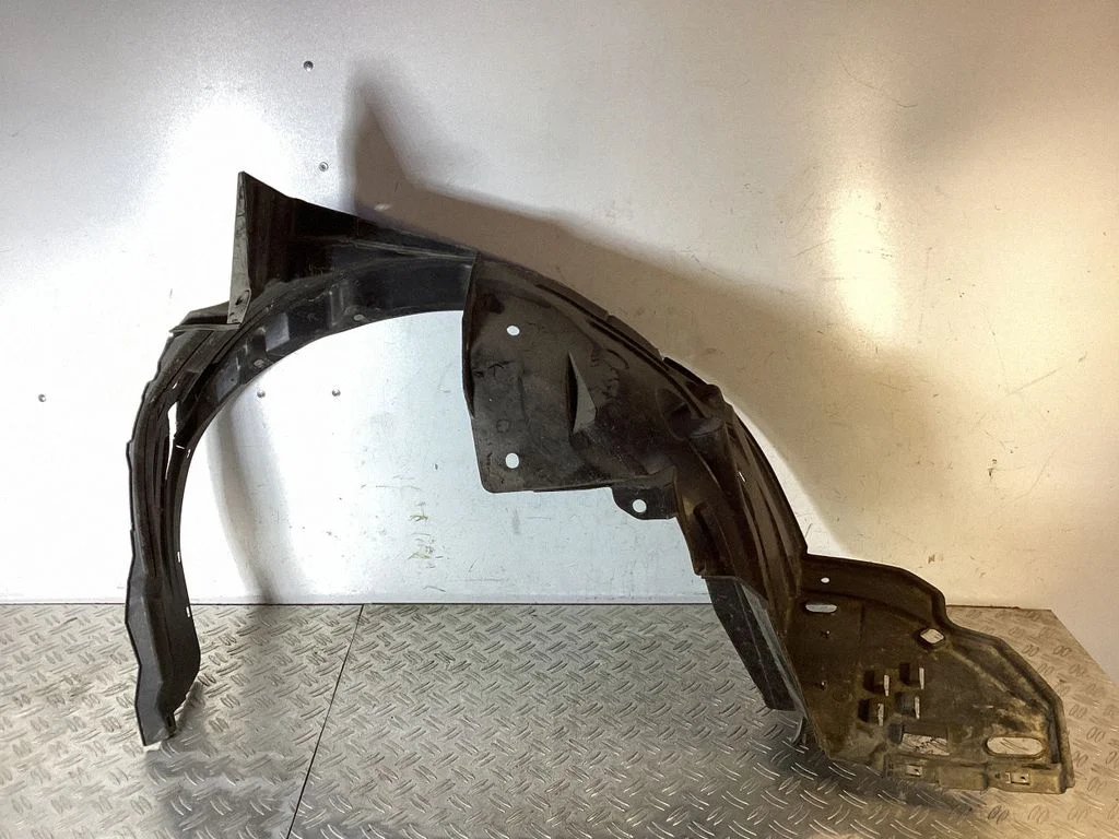 Rear arch fender liner splash guards