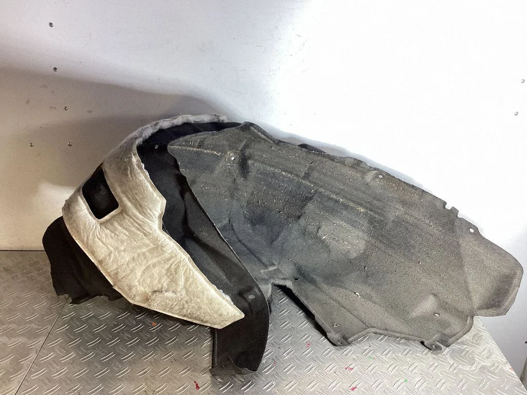 Rear arch fender liner splash guards