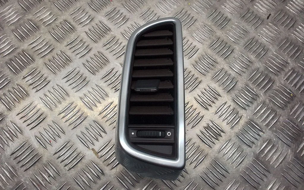 Dash center air vent grill – Porsche Cayenne (92A) (2010-2017)