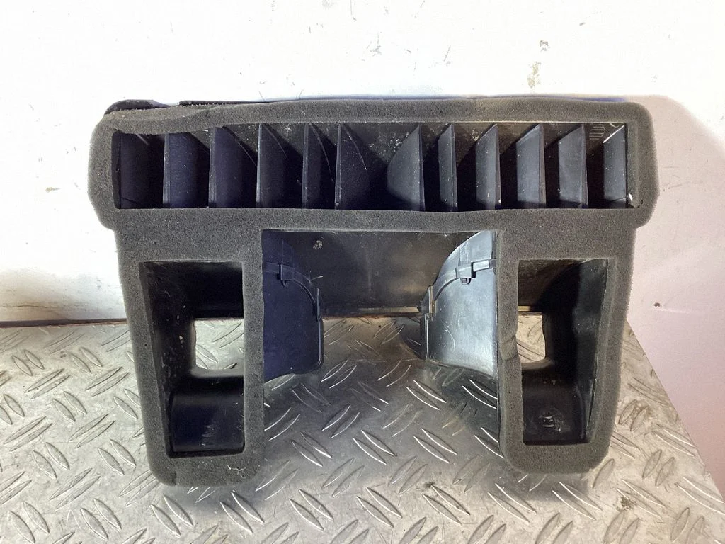Dash center air vent grill – Porsche Macan (95B) (2019-)