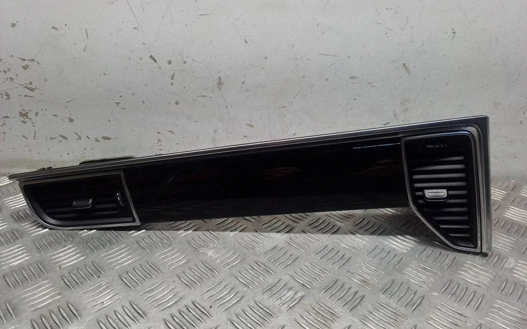 Listwa ozdobna – Porsche Macan (95B) (2019-)