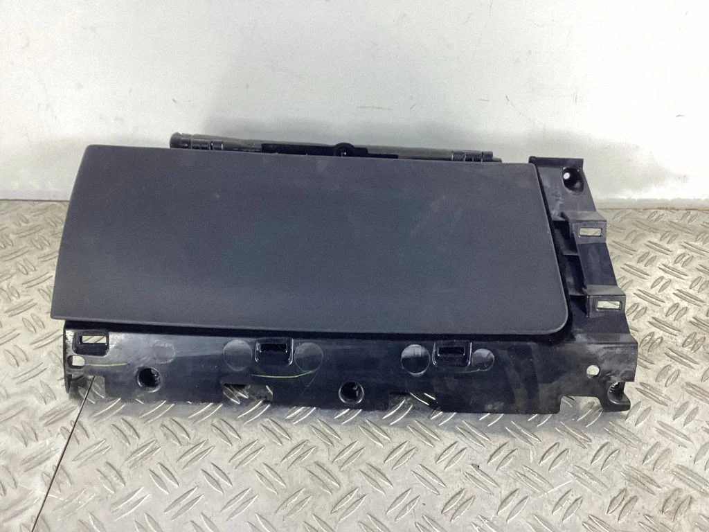 Kindalaegas – Tesla Model S (2012-)