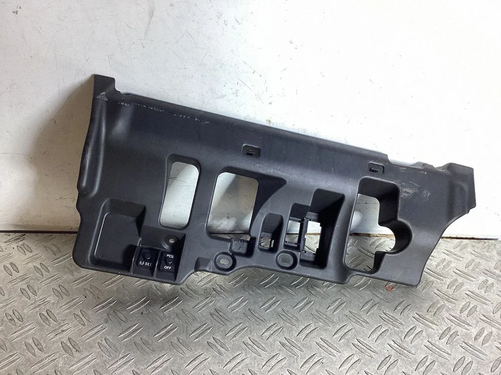 Dashboard lower bottom trim panel