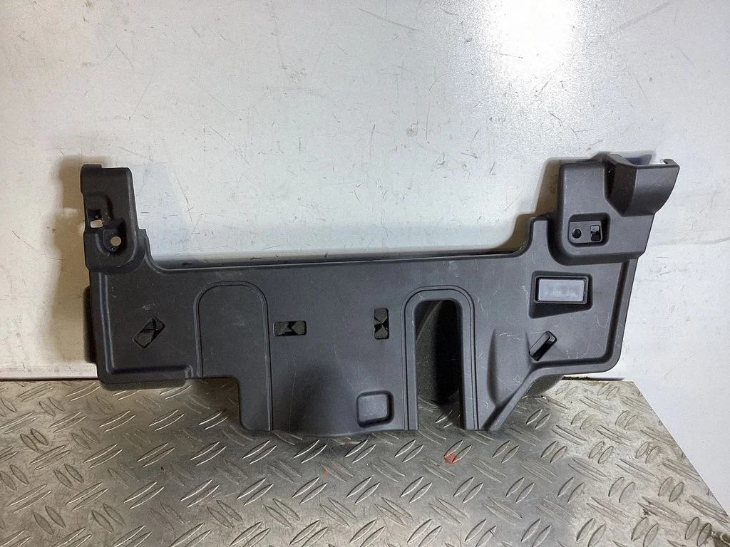 Dashboard lower bottom trim panel 31651040