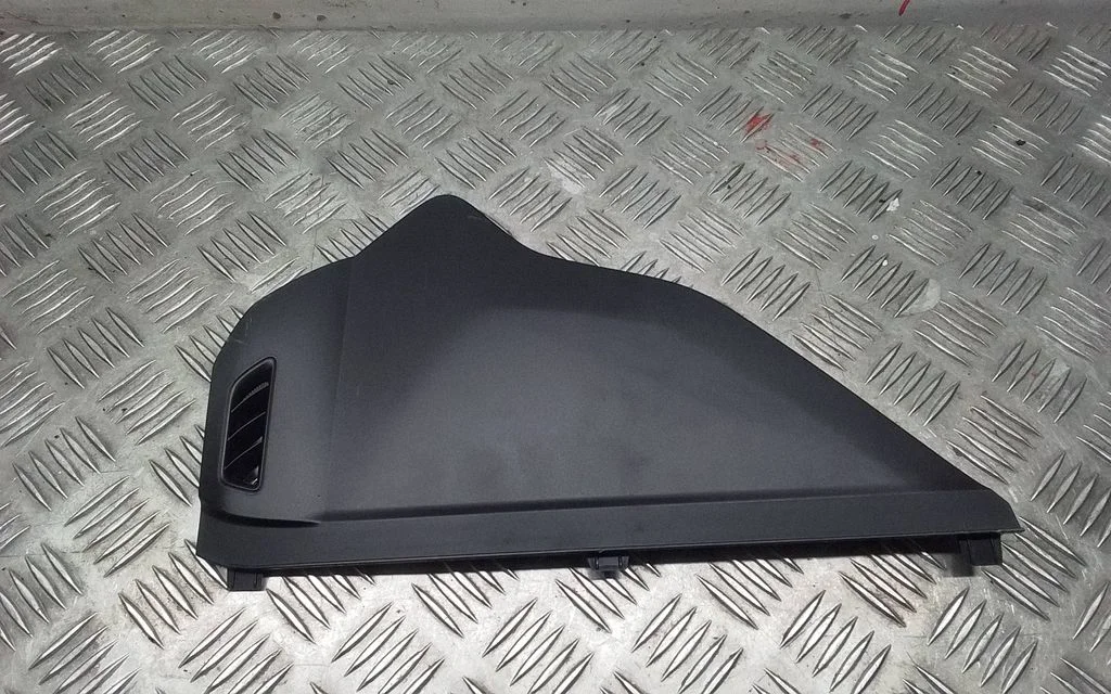 Armatuurlaua külje viimistluspaneel – Toyota RAV 4 (XA50) (2018-)