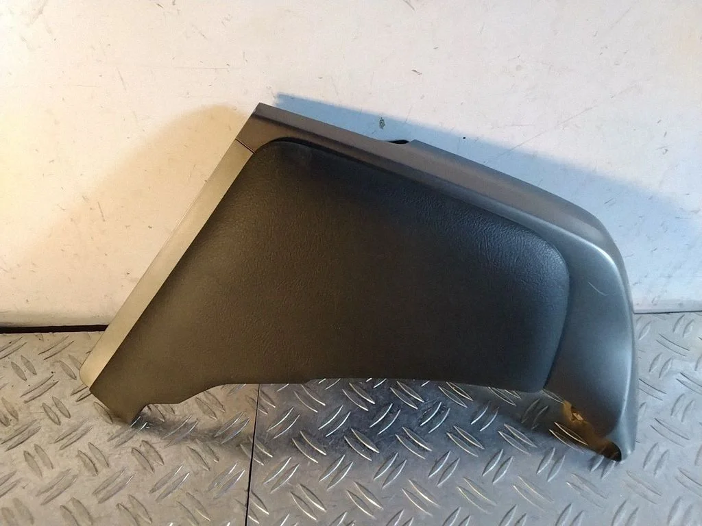 Armatuurlaua külje viimistluspaneel – Toyota Land Cruiser (J200) (2008-)