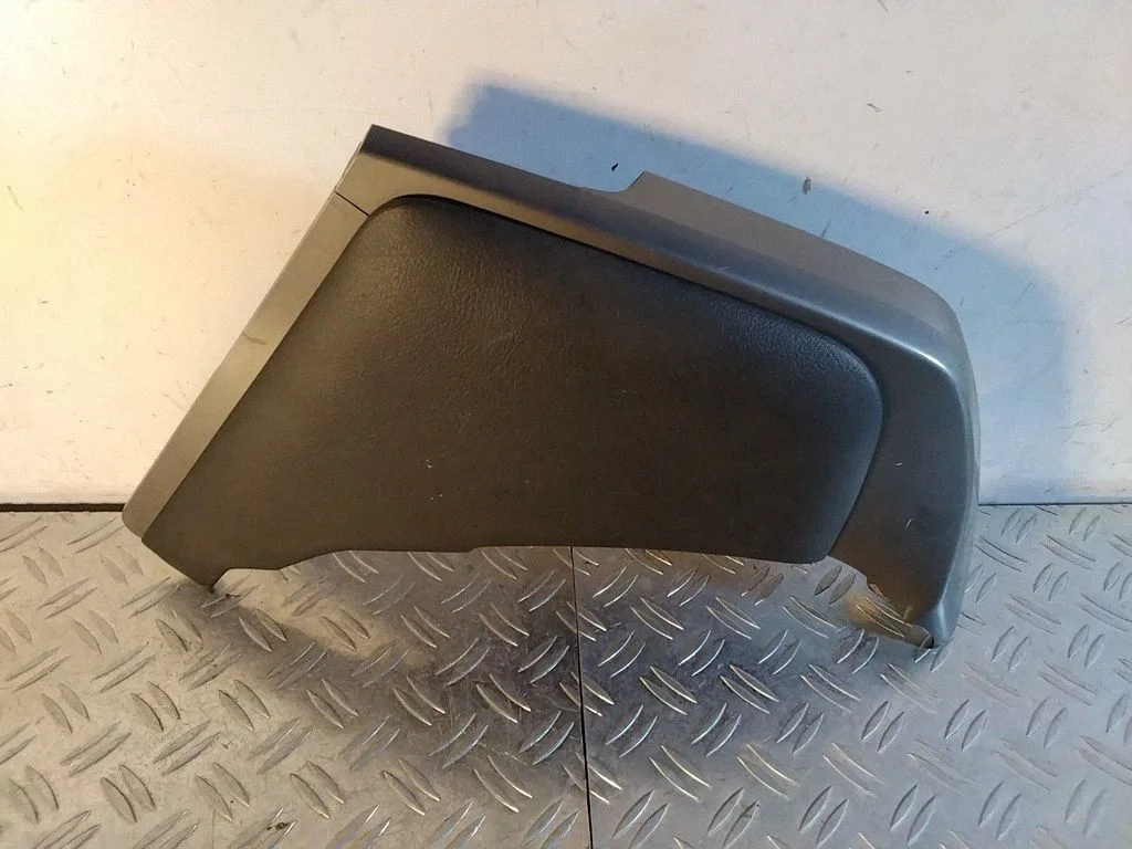 Armatuurlaua külje viimistluspaneel – Toyota Land Cruiser (J200) (2008-)