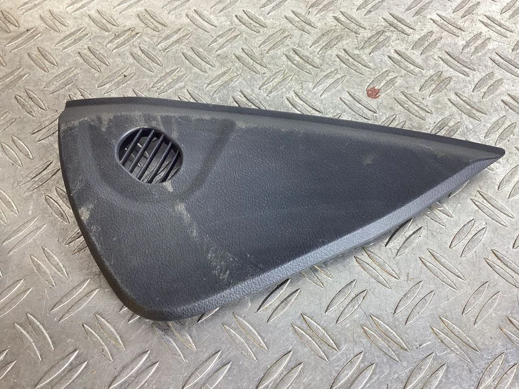 Armatuurlaua külje viimistluspaneel – Lexus GS 250 350 300H 450H (2013-)