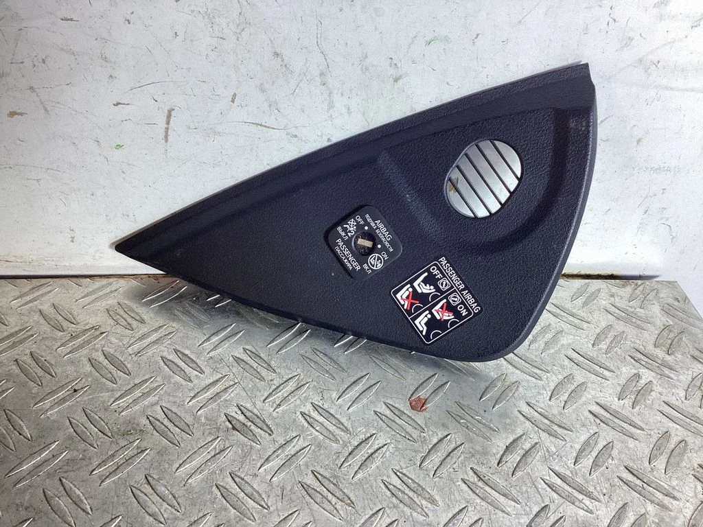 Armatuurlaua külje viimistluspaneel – Lexus GS 250 350 300H 450H (2013-)