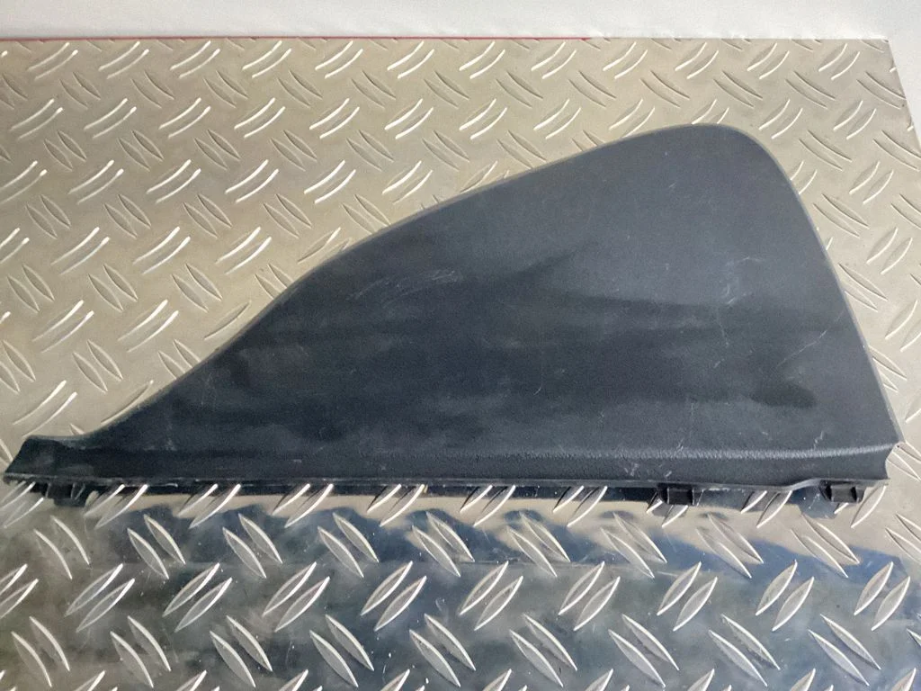 Armatuurlaua külje viimistluspaneel – Lexus NX (2014-2021)