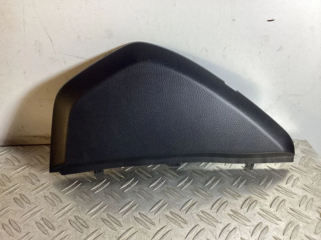 Armatuurlaua külje viimistluspaneel – Nissan Qashqai (2014-2016)
