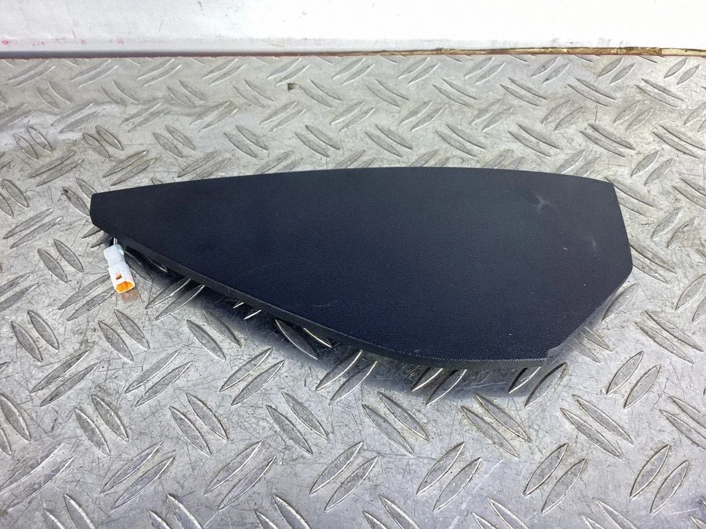 Armatuurlaua külje viimistluspaneel – Tesla Model S (2012-)