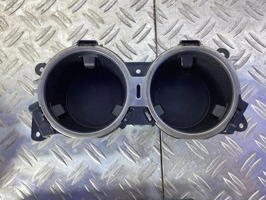 Cup holder – Lexus RC (2014-)
