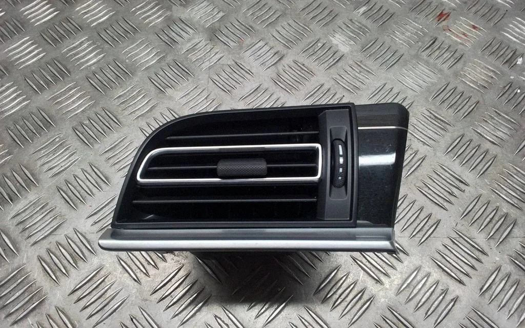 Armatuurlaua külje õhutusresti kate – Porsche Macan (95B) (2019-)