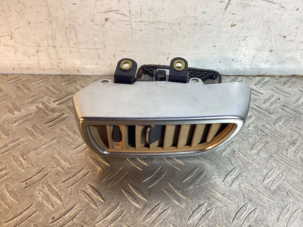 Armatuurlaua külje õhutusresti kate – Porsche Cayenne (92A) (2010-2017)