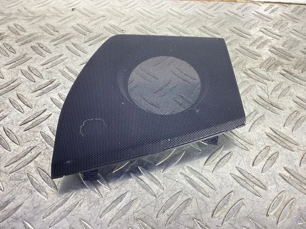 Külgkõlari kate – Lexus RC (2014-)