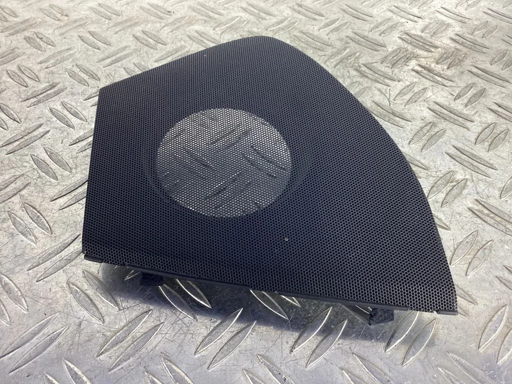Külgkõlari kate – Lexus RC (2014-)