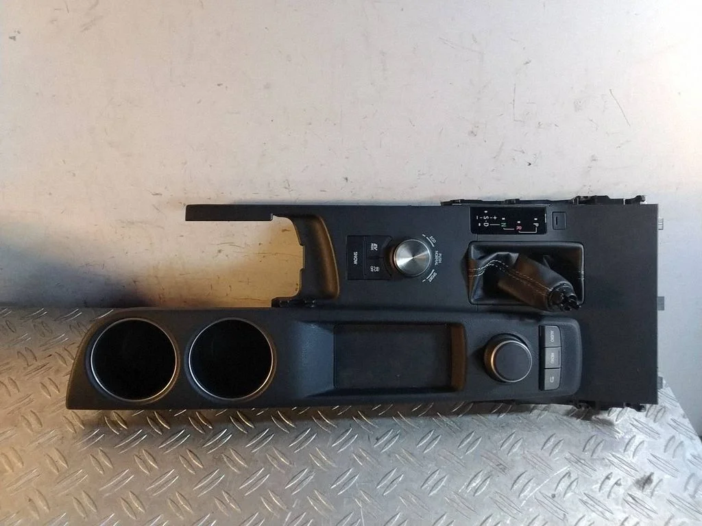 Keskkonsool – Lexus IS III XE30 (2013-2020)