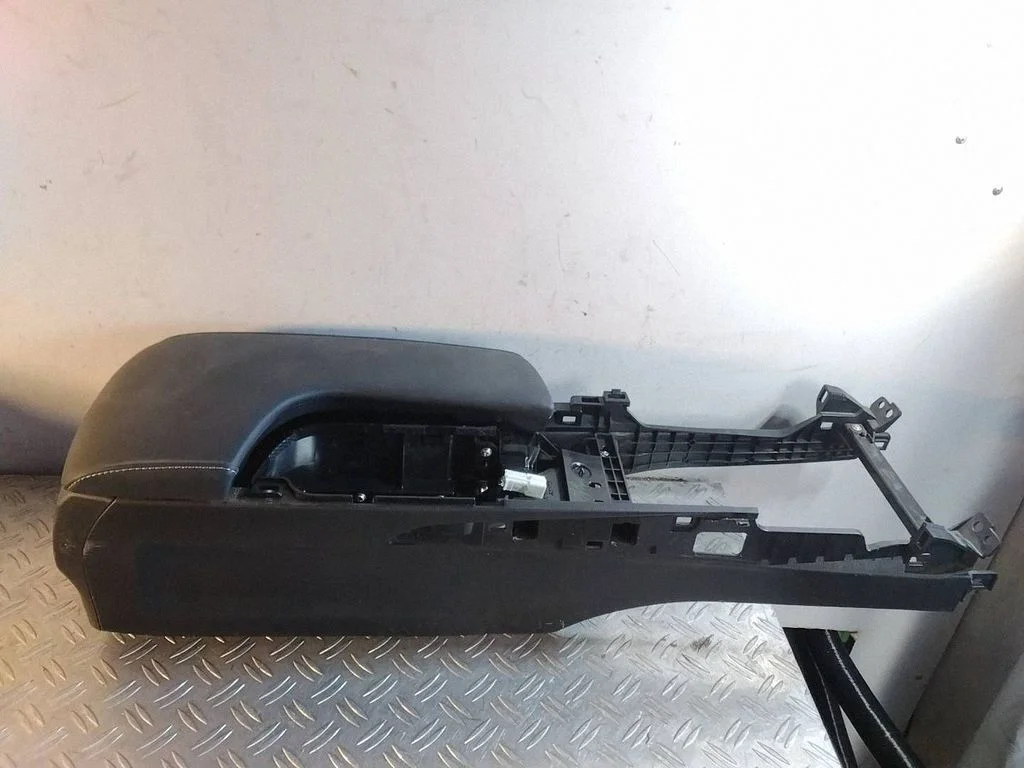 Keskkonsool – Lexus IS III XE30 (2013-2020)