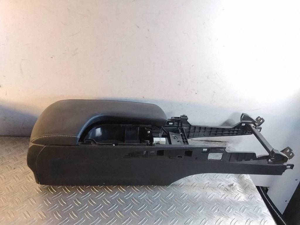 Keskkonsool – Lexus IS III XE30 (2013-2020)
