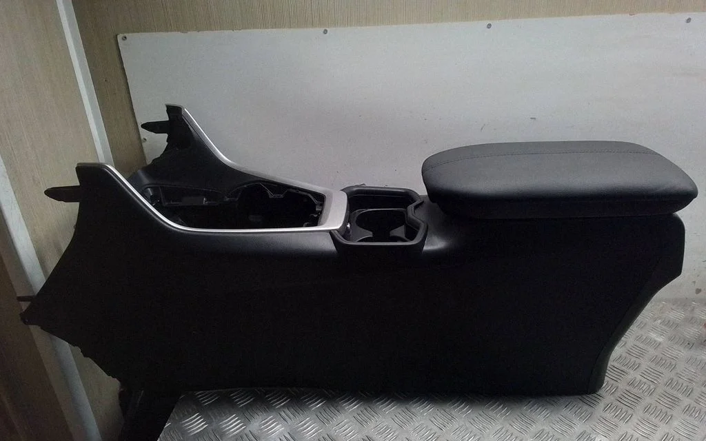 Keskkonsool – Toyota RAV 4 (XA50) (2018-)