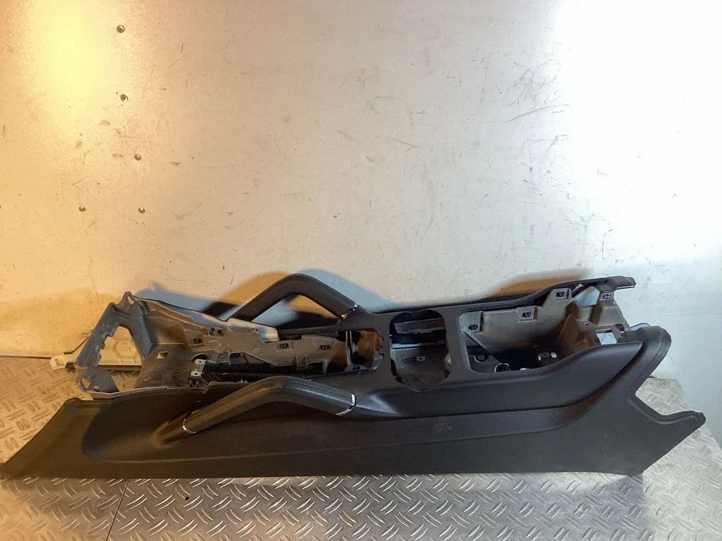 Keskkonsool – Porsche Cayenne (92A) (2010-2017)