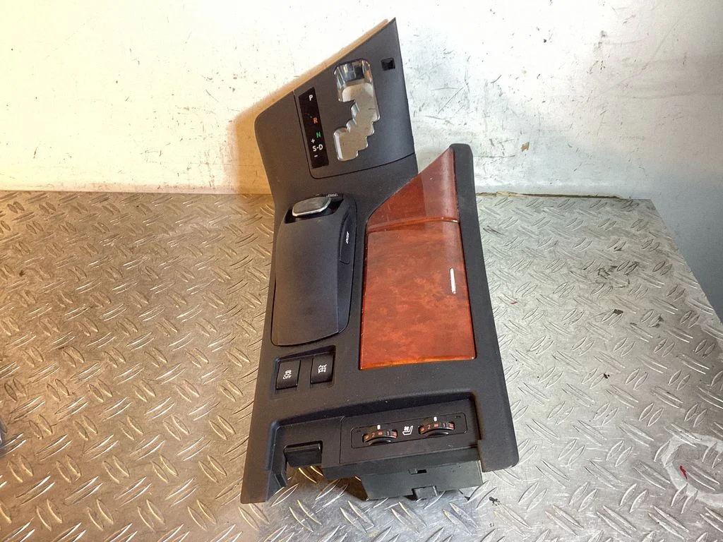 Keskkonsool – Lexus RX III (2008-2015)