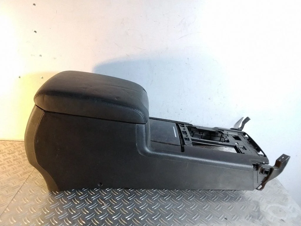 Keskkonsool – Toyota Land Cruiser (J200) (2008-)
