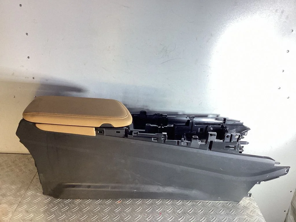 Keskkonsool – Lexus NX (2021-)