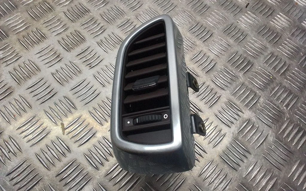Rear air vent grill – Porsche Cayenne (92A) (2010-2017)