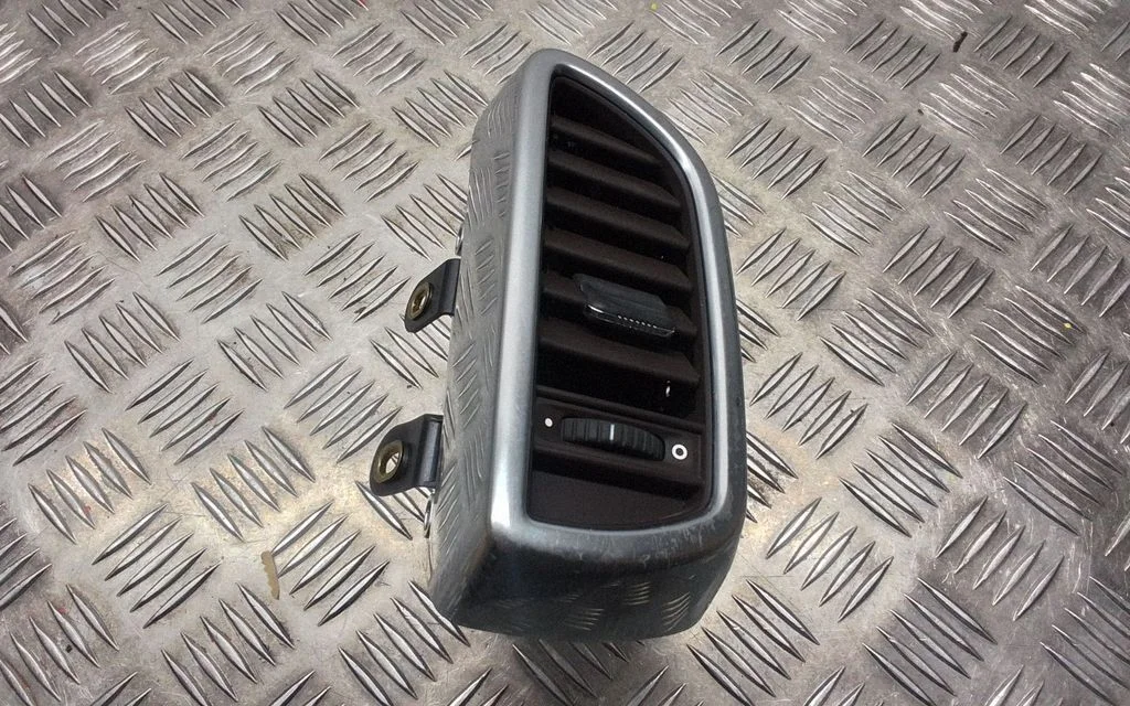 Rear air vent grill – Porsche Cayenne (92A) (2010-2017)