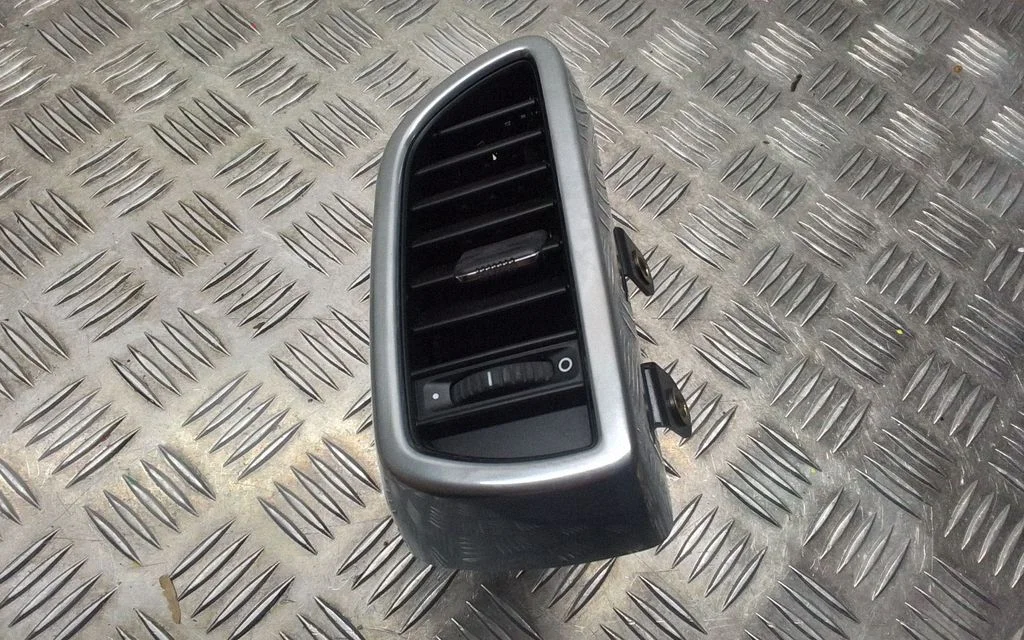 Rear air vent grill – Porsche Cayenne (92A) (2010-2017)