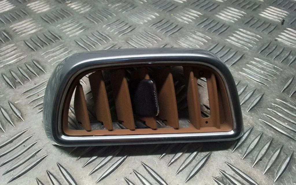 Rear air vent grill – Porsche Cayenne (92A) (2010-2017)