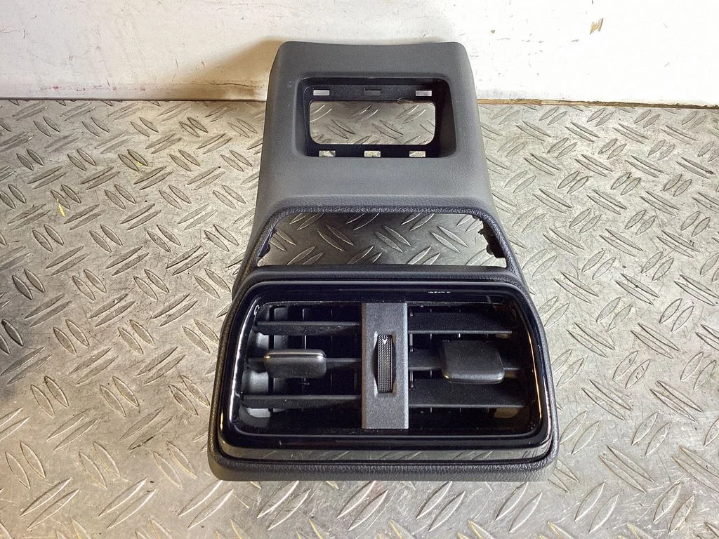 Rear air vent grill – Lexus NX (2021-)