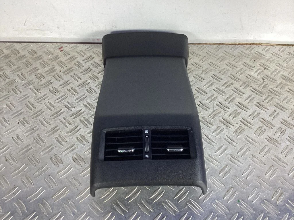 Rear air vent grill – Lexus RX III (2008-2015)