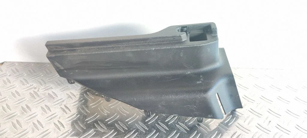 Keskkonsooli külje viimistlus (tagumine) – Lexus NX (2014-2021)