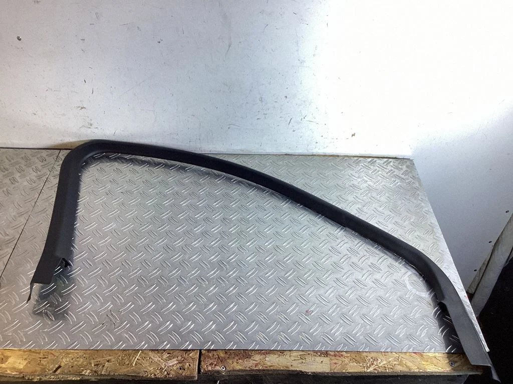 Other front door trim element – Porsche Macan (95B) (2014-2018)