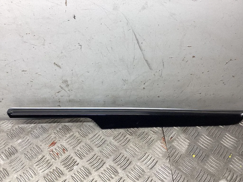 Other front door trim element – Porsche Macan (95B) (2019-)