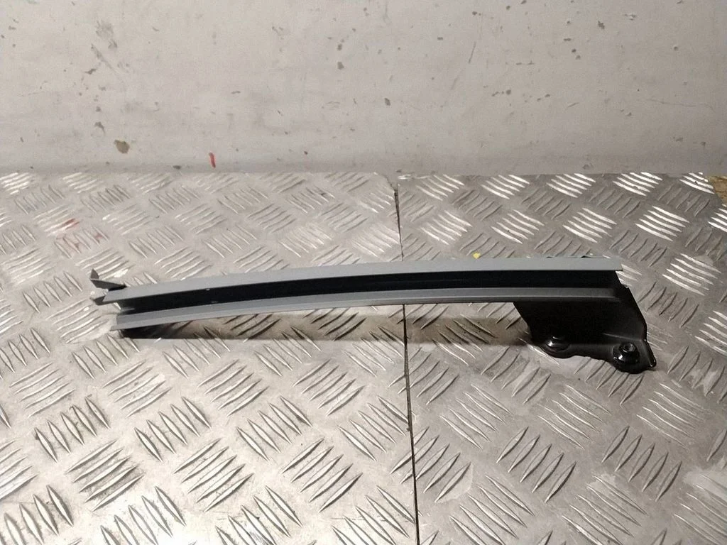 Other front door trim element – Lexus RX 450H (2016-)