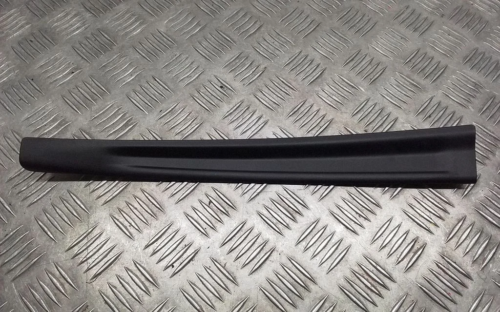 Other front door trim element – Lexus GS 250 350 300H 450H (2013-)