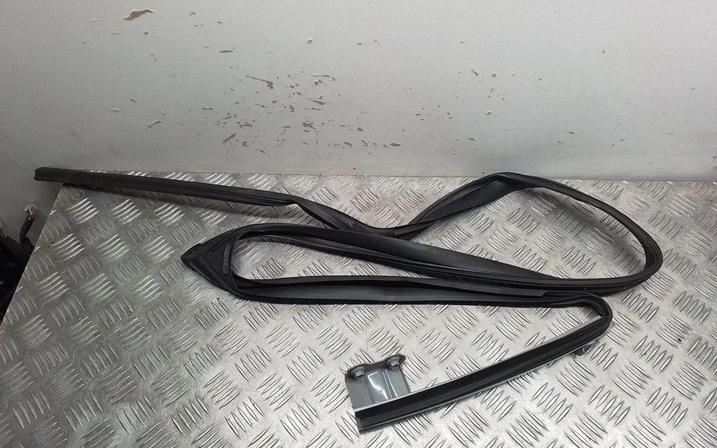 Other front door trim element – Lexus GS 250 350 300H 450H (2013-)