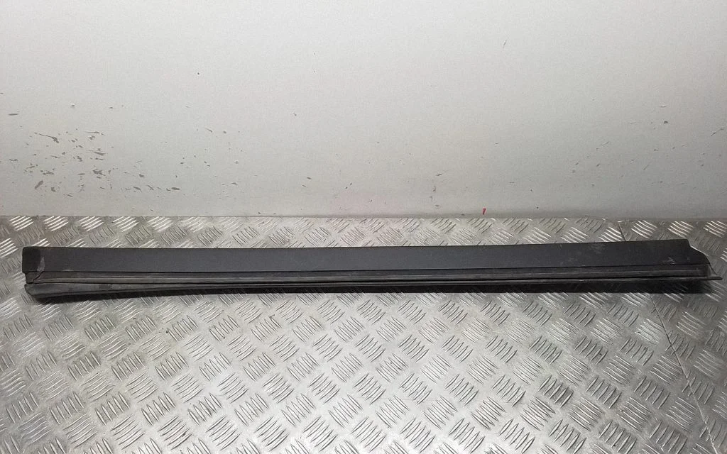 Muu eesmise ukse viimistluse osa – Lexus RX III (2008-2015)