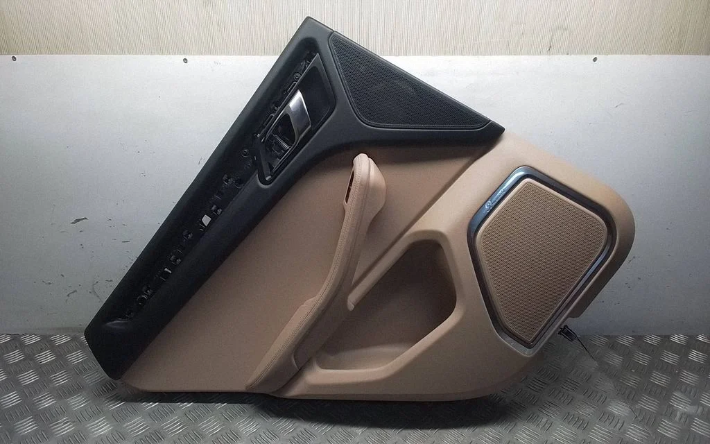 Tagumiste uste sisevooder – Porsche Macan (95B) (2019-)