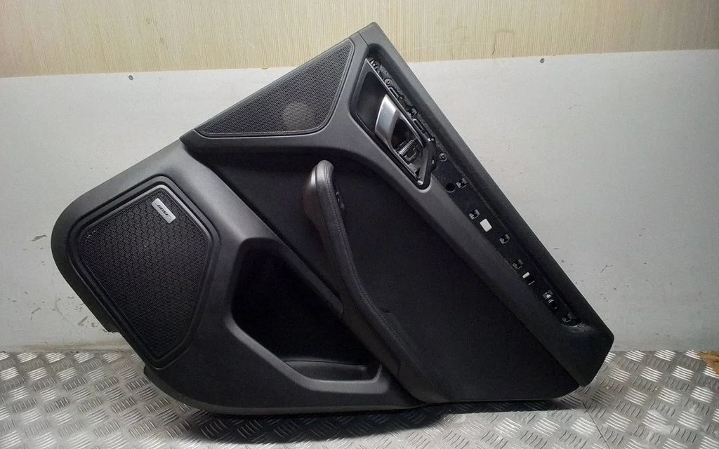 Tagumiste uste sisevooder – Porsche Macan (95B) (2019-)