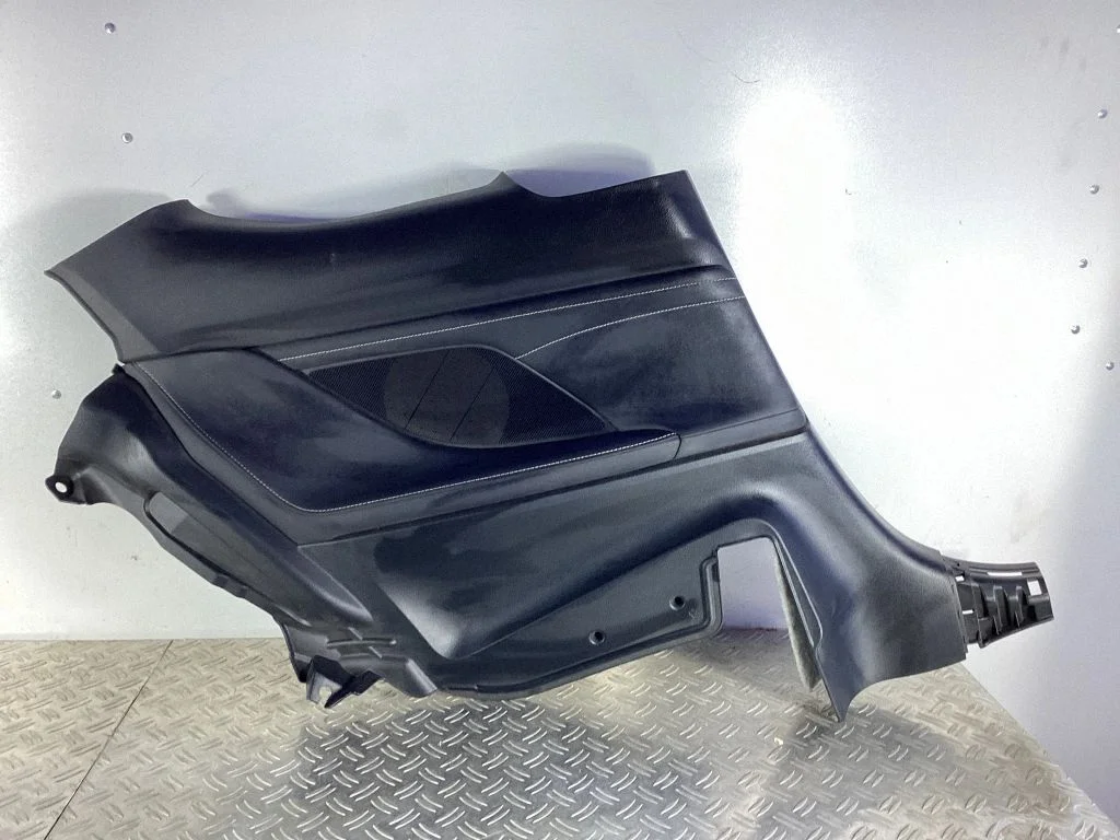 Tagumiste uste sisevooder – Lexus RC (2014-)